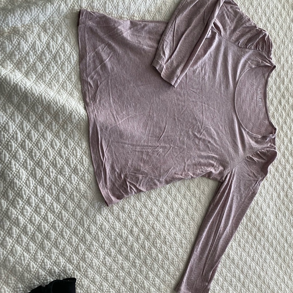 Loft long-sleeve puff sleeve heathered maroon.